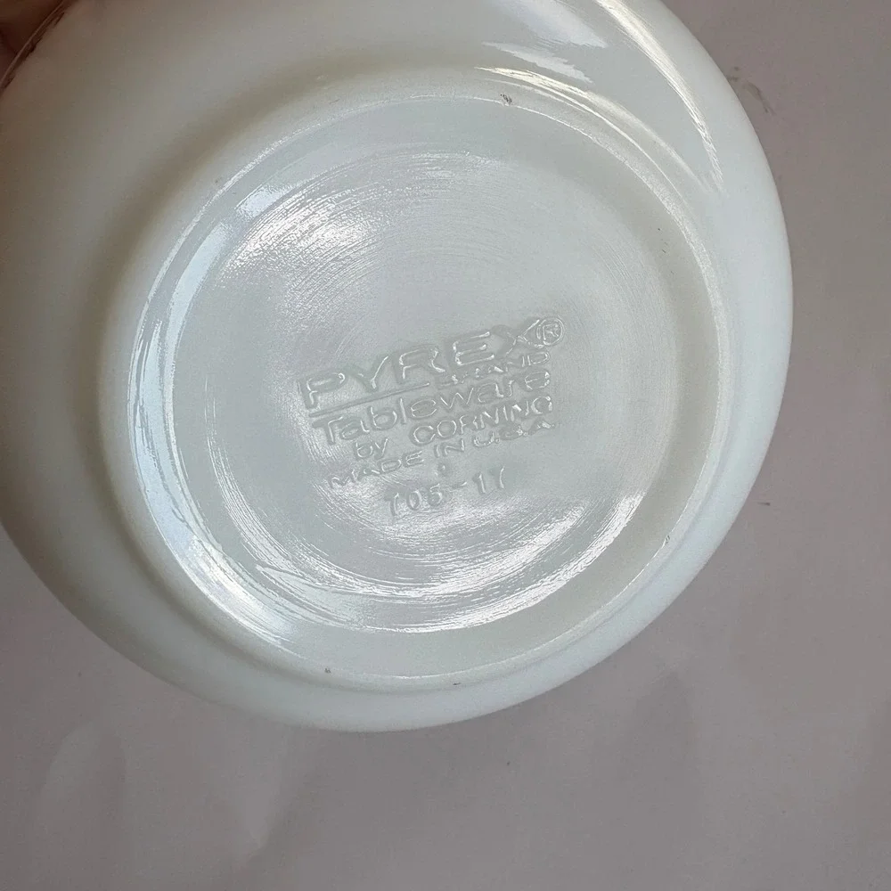 Vintage Pyrex Tableware Copper Filigree Milk Glass Bowl 705-17 Brown Scroll 5.75
